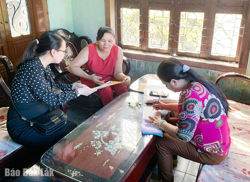 Vận động người dân tham gia bảo hiểm y tế