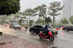 Cảnh báo dông, lốc, sét, mưa lớn cục bộ ở nhiều khu vực