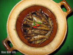 Cá phèn kho tộ, dân dã mà ngon!