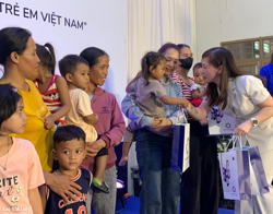 Trao tặng 126.000 liều Vitamin D3K2 cho trẻ em