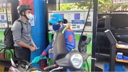 Tăng giá xăng, RON 95-III vượt ngưỡng 20.000 đồng/lít