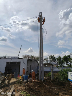 Khắc phục sự cố, nỗ lực cấp điện lại cho 542 hộ dân bị mất điện do gió lốc