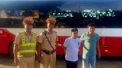 Công an đón lõng xe khách, bắt giữ thanh niên đánh chết bạn