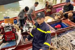 Đắk Lắk: Cứu nạn tàu cá đang chìm trên biển