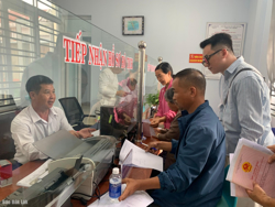 Nghiêm cấm việc cán bộ yêu cầu người dân nộp thêm phí, hồ sơ ngoài quy định