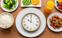 Thời gian ăn hàng ngày có thể tiết lộ bạn sống thọ hay không