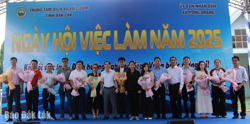 Xã Pơng Drang: Gần 500 người lao động tham gia Ngày hội việc làm năm 2025