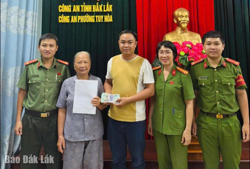 Nhặt được 22 triệu đồng, đôi vợ chồng trả lại tiền cho người đánh rơi