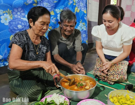 Món bún Khạu Pụn Nặm Ya của người Lào Buôn Đôn