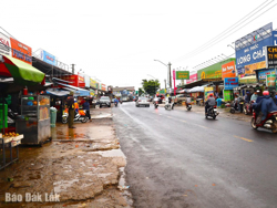 Lập lại trật tự hành lang an toàn giao thông dọc Quốc lộ 27