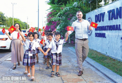 Hân hoan bước vào năm học mới