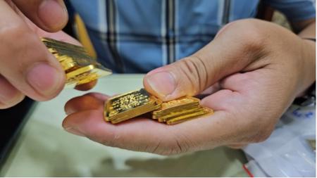 Sáng 12-1, giá vàng miếng SJC lần đầu chạm mốc 162 triệu đồng/lượng