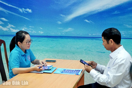 Đẩy mạnh chi trả lương hưu, trợ cấp bảo hiểm xã hội qua tài khoản