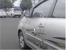 Bệnh viện thông tin về vụ "bảo vệ khóa cửa ô tô của người chở bệnh nhân đi cấp cứu"