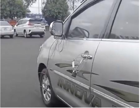 Bệnh viện thông tin về vụ "bảo vệ khóa cửa ô tô của người chở bệnh nhân đi cấp cứu"