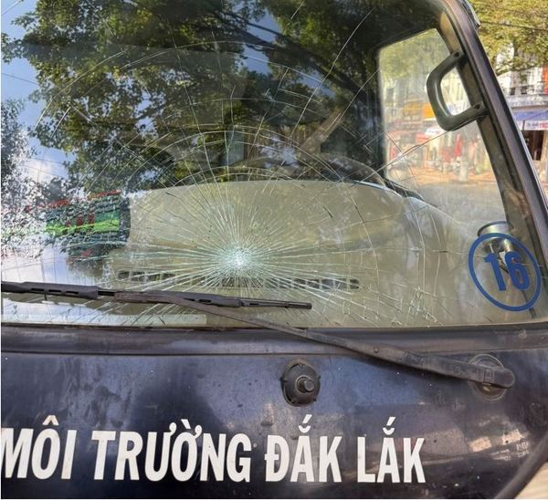 Một công nhân vệ sinh môi trường phản ánh bị chủ nhà tấn công