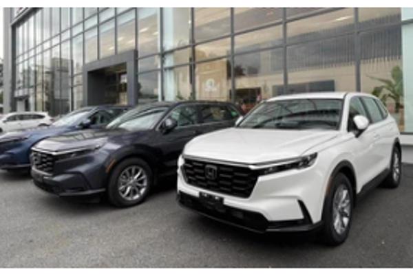 Nhiều hãng ô tô đua giảm giá trước Tết