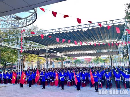 Tuổi trẻ Đắk Lắk đồng loạt tổ chức Lễ chào cờ chào mừng Đại hội đại biểu toàn quốc lần thứ XIV của Đảng
