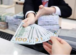 Người dân lưu ý đổi USD đúng chỗ để tránh bị phạt nặng theo quy định mới