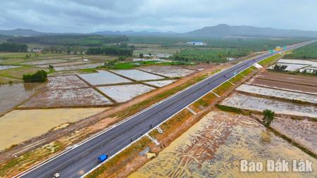 Hạ tầng giao thông, dấu ấn nổi bật của nhiệm kỳ đổi mới và phát triển