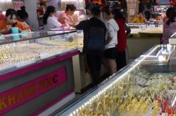 Giá vàng hôm nay 20-1: Tăng vọt do nhu cầu trú ẩn vốn an toàn