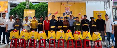 Tổ chức chương trình “Tết Nhân ái”