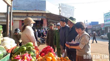 Pơng Drang ra quân giải tỏa hành lang an toàn giao thông, lập lại trật tự đô thị