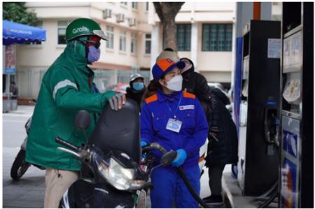 Giá xăng giảm nhẹ, dầu diesel tăng hơn 400 đồng mỗi lít