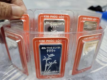 Giá bạc hôm nay 22-1: Bất ngờ lao dốc