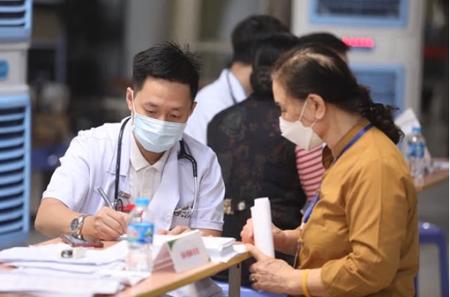 Rà soát việc cấp thuốc ngoại trú đảm bảo quyền lợi cho người tham gia BHYT