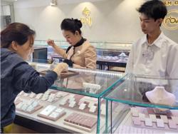 Giá vàng hôm nay 23-1: Tăng lên đỉnh cao mới