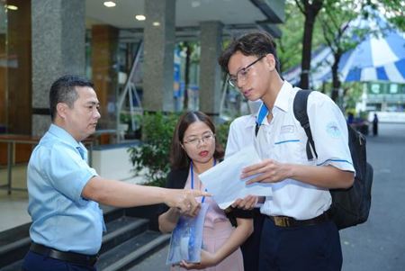 Điểm cộng chứng chỉ và bài toán cân bằng