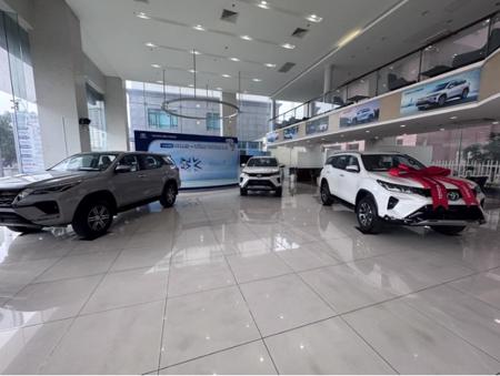 Cuối năm, nhiều hãng ô tô rơi vào cảnh không có xe để bán