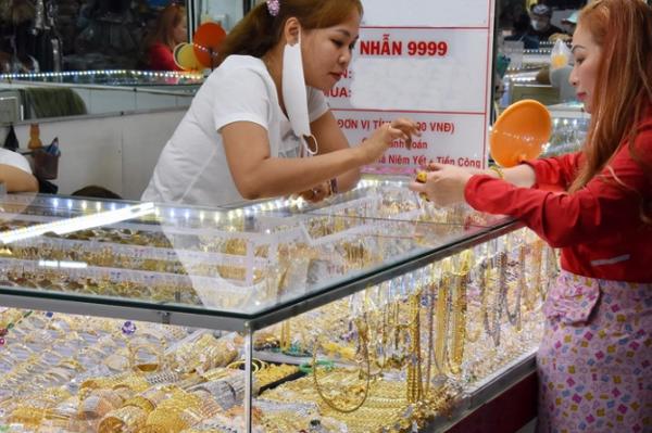 Giá vàng hôm nay 27-1: Tăng mạnh, lập kỷ lục rồi bất ngờ lao xuống