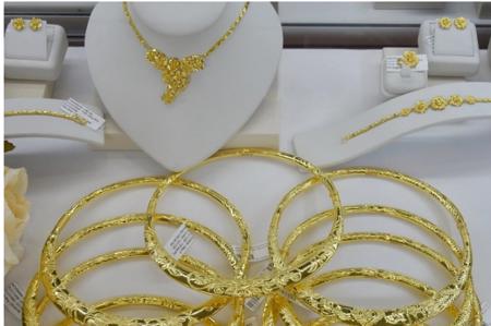 Giá vàng hôm nay 28-1: Giá vàng thế giới tăng hơn 170 USD