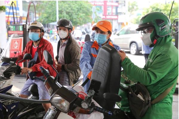 Giá xăng dầu đồng loạt tăng, có mặt hàng tăng gần 800 đồng