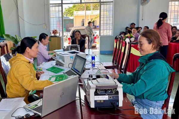 Giải ngân gần 3 tỷ đồng cho người dân xã Cư M’gar