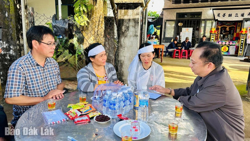Lãnh đạo Ban Tuyên giáo và Dân vận Tỉnh ủy thăm, động viên gia đình các nạn nhân tử vong do sụp kè ở xã Sơn Thành