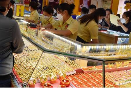 Giá vàng hôm nay 8-1: Bắt đầu sụt giảm