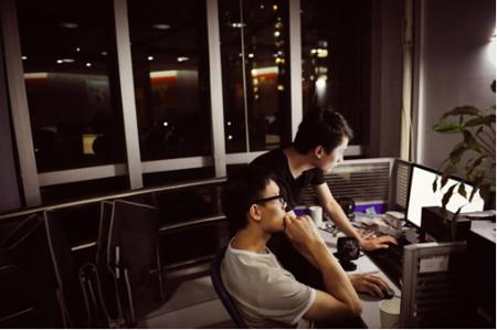 Hệ lụy kép "ngủ ngày, cày đêm"