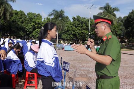 Xây lá chắn an toàn cho học sinh 
