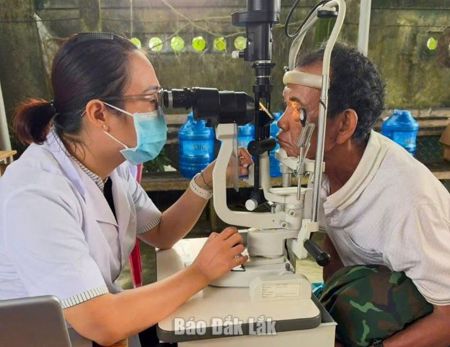 Xã Suối Trai: Tỷ lệ khám sức khỏe định kỳ cho người dân đạt hơn 75%