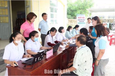 Phường Phú Yên khám sức khỏe lưu động cho người dân