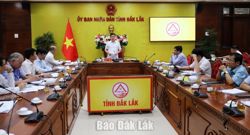 Chủ tịch UBND tỉnh Đỗ Hữu Huy làm việc với Sở Xây dựng về kịch bản tăng trưởng