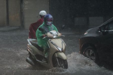 Ngày 27/10: Khu vực từ Hà Tĩnh vào Đà Nẵng có nơi mưa to và dông