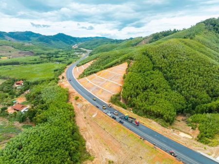 Vượt khó thi công và truyền nghề trên cao tốc Khánh Hòa – Buôn Ma Thuột