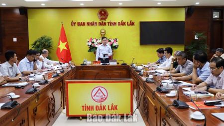Chủ tịch UBND tỉnh Đỗ Hữu Huy làm việc với 6 xã, phường về tăng trưởng, giải ngân vốn