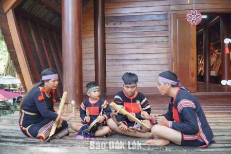 Nuôi dưỡng tình yêu văn hóa từ gia đình