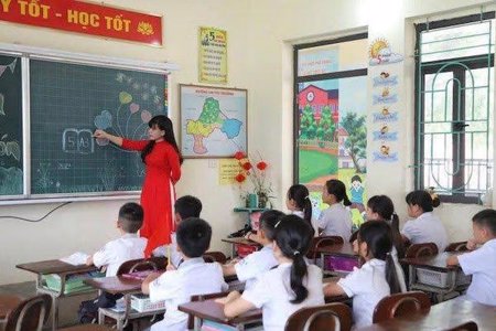 Bố trí khoảng 25.000 cán bộ quản lý sang làm giáo viên