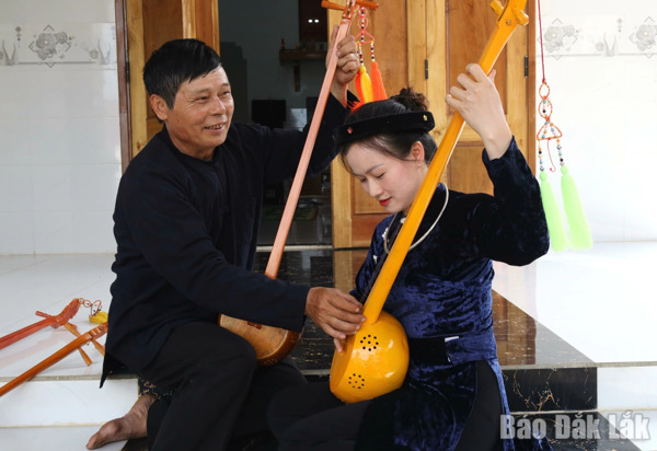 Ngân lên điệu then, đàn tính